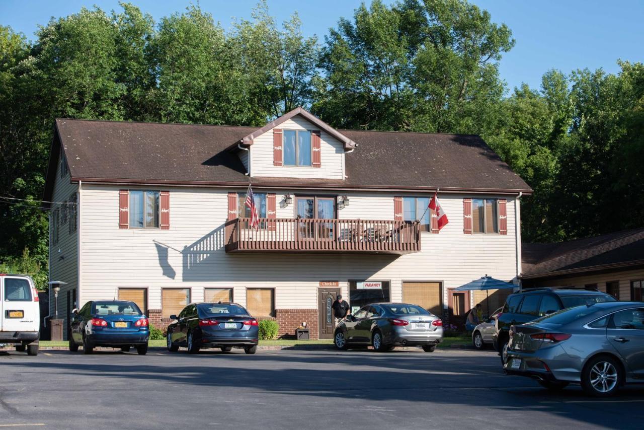 Blue Spruce Motel Massena Exterior foto